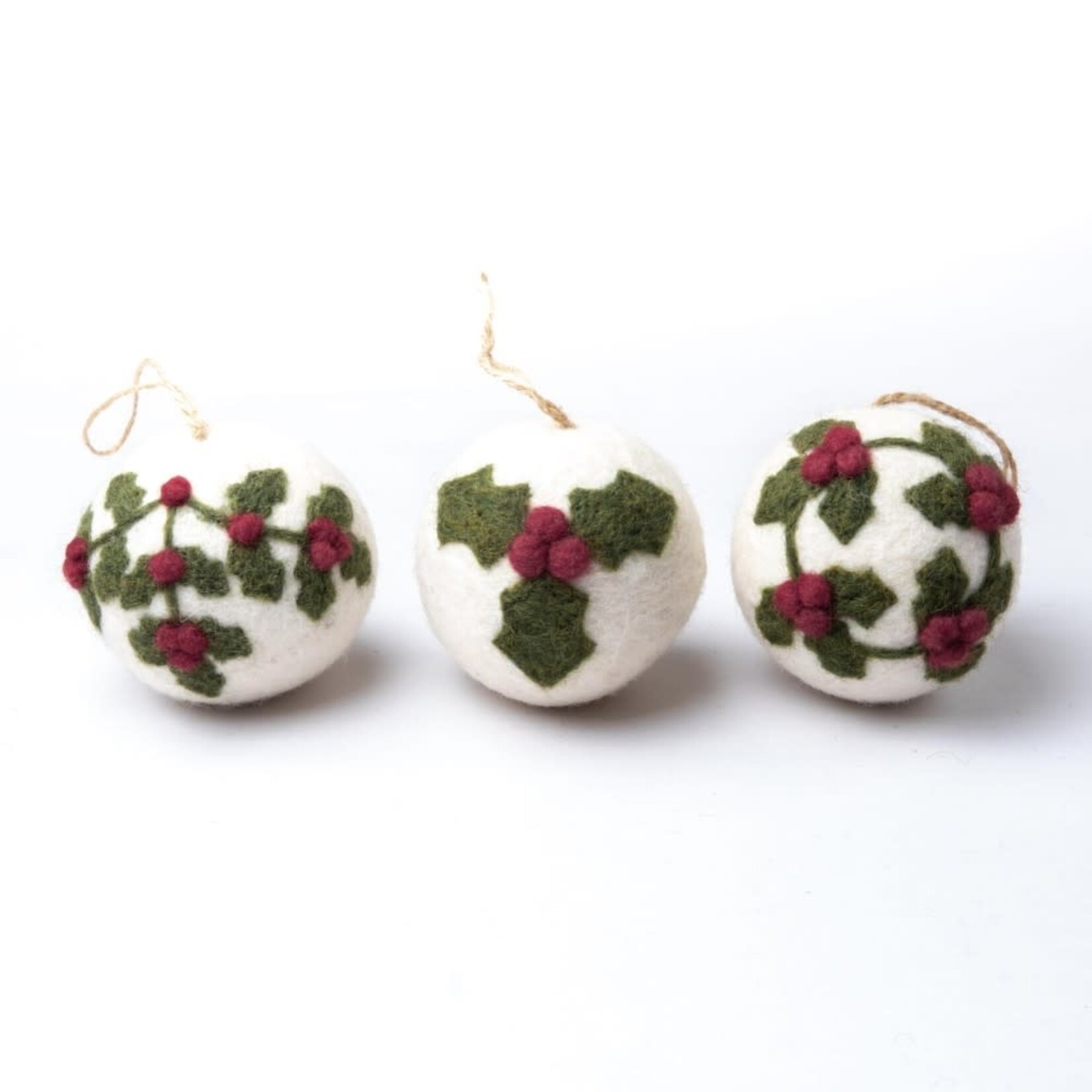 Hanger Kerstbal Holly Berry - Wolvilt - Wit - (L) Ø7,5cm