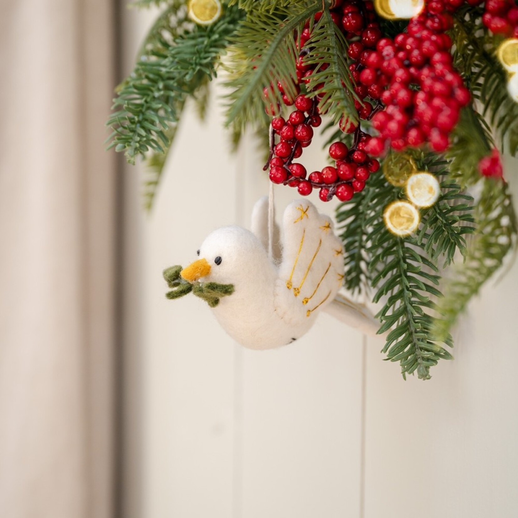 Hanger vredesduif - Wolvilt - Wit - 12cm