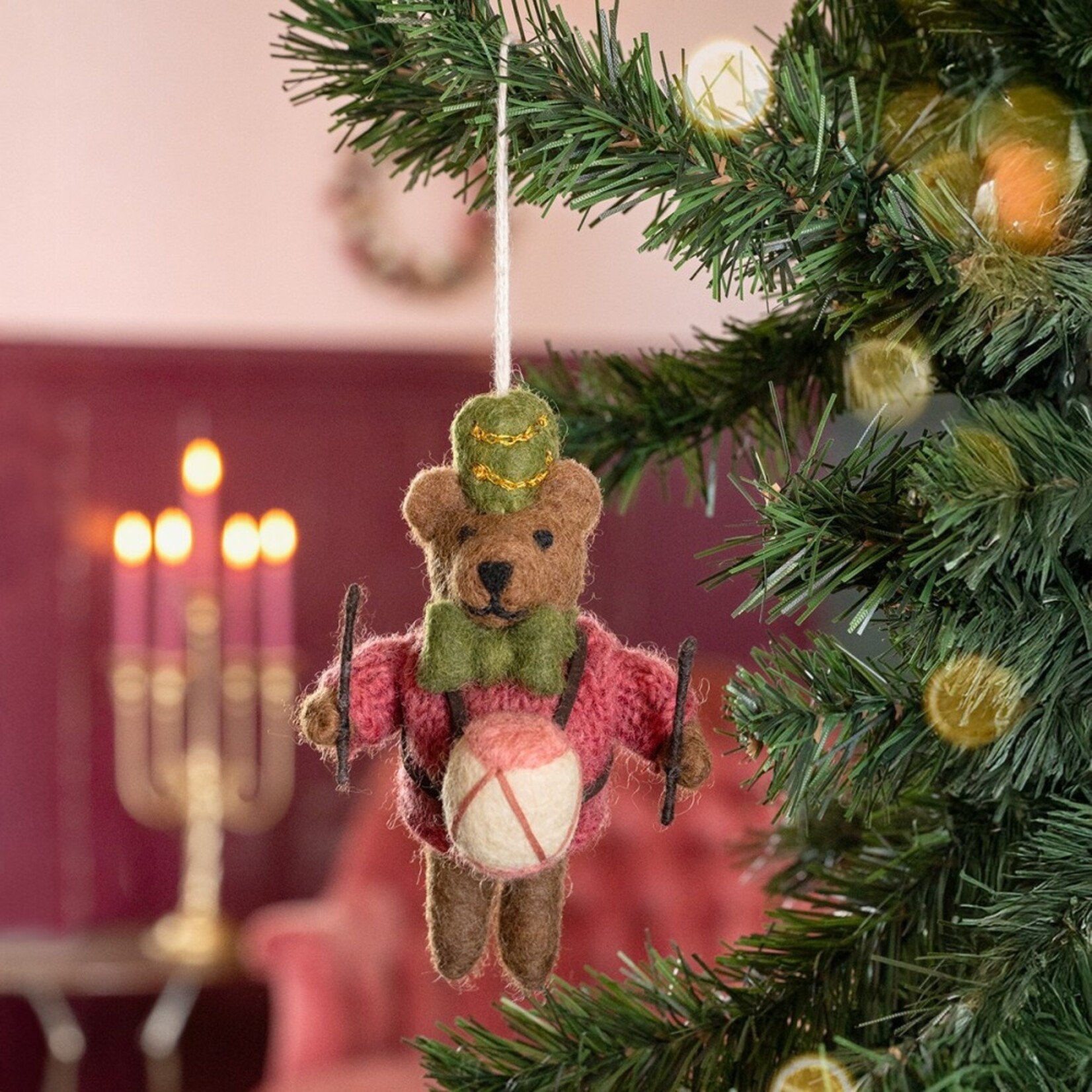 Hanger BEER met trommel - Wolvilt - Cyclaam - 6 x 5 x 12cm