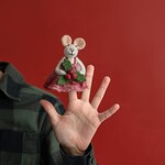 Vingerpopje Muis met Holly - Vilt - Oudroze - 10cm