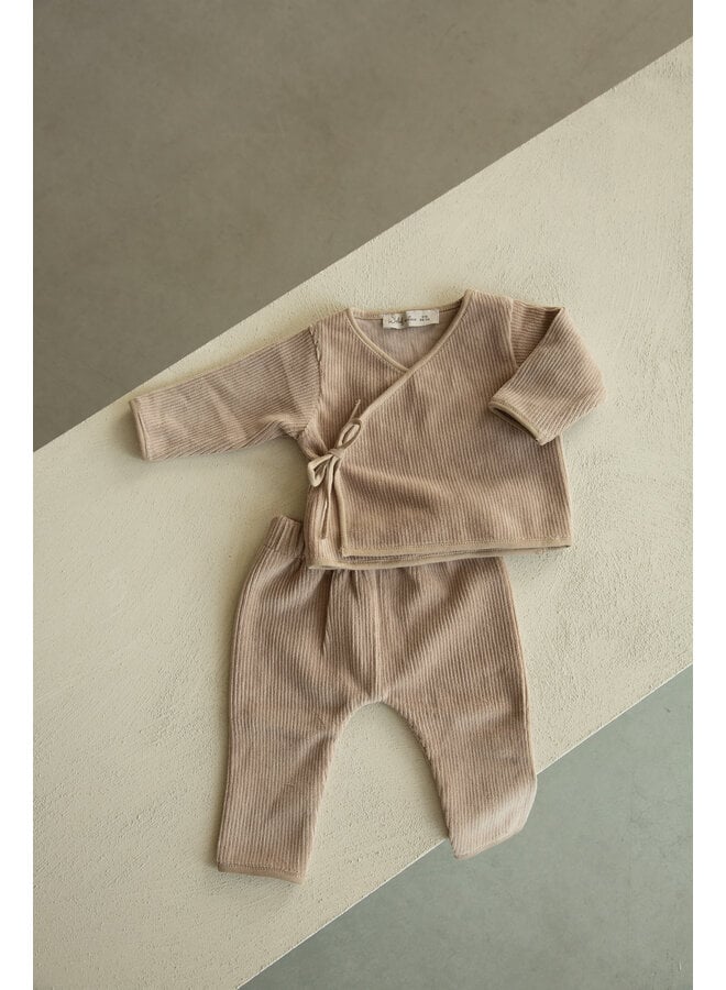 Overslagtruitje + broekje maat 50/56 Urban Taupe velvet rib