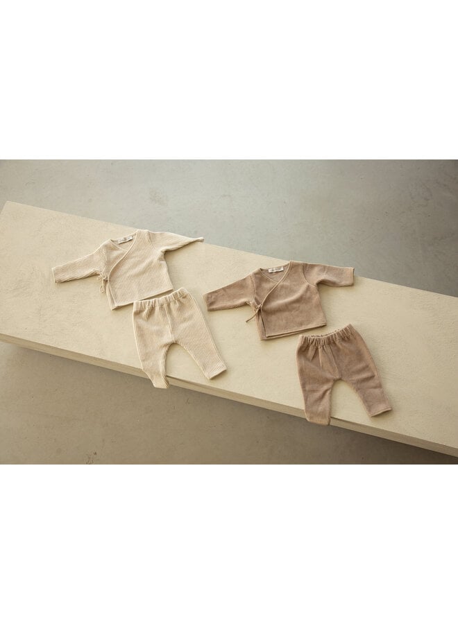 Overslagtruitje + broekje maat 62/68 Soft Sand velvet rib