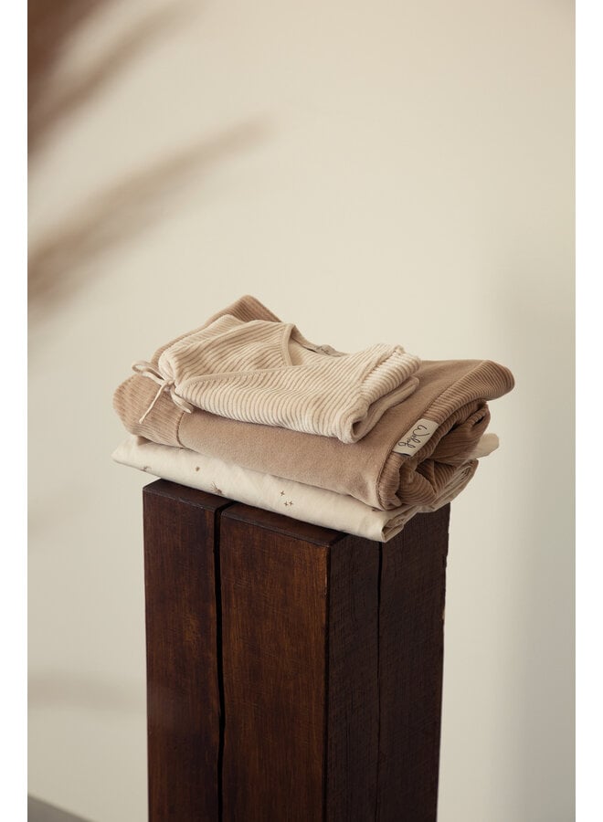 Overslagtruitje + broekje maat 62/68 Urban Taupe velvet