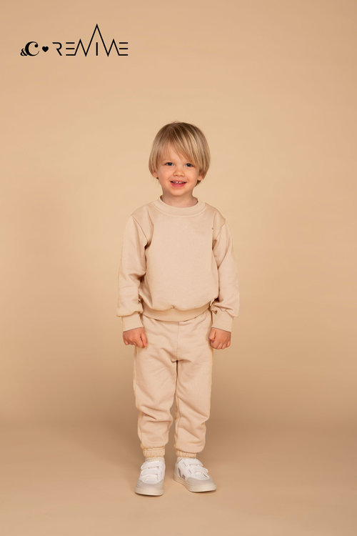 KIDS BASIC joggingset &C x REVIVE Soft Beige &C x REVIVE KIDS BASIC joggingset &C x REVIVE Soft Beige