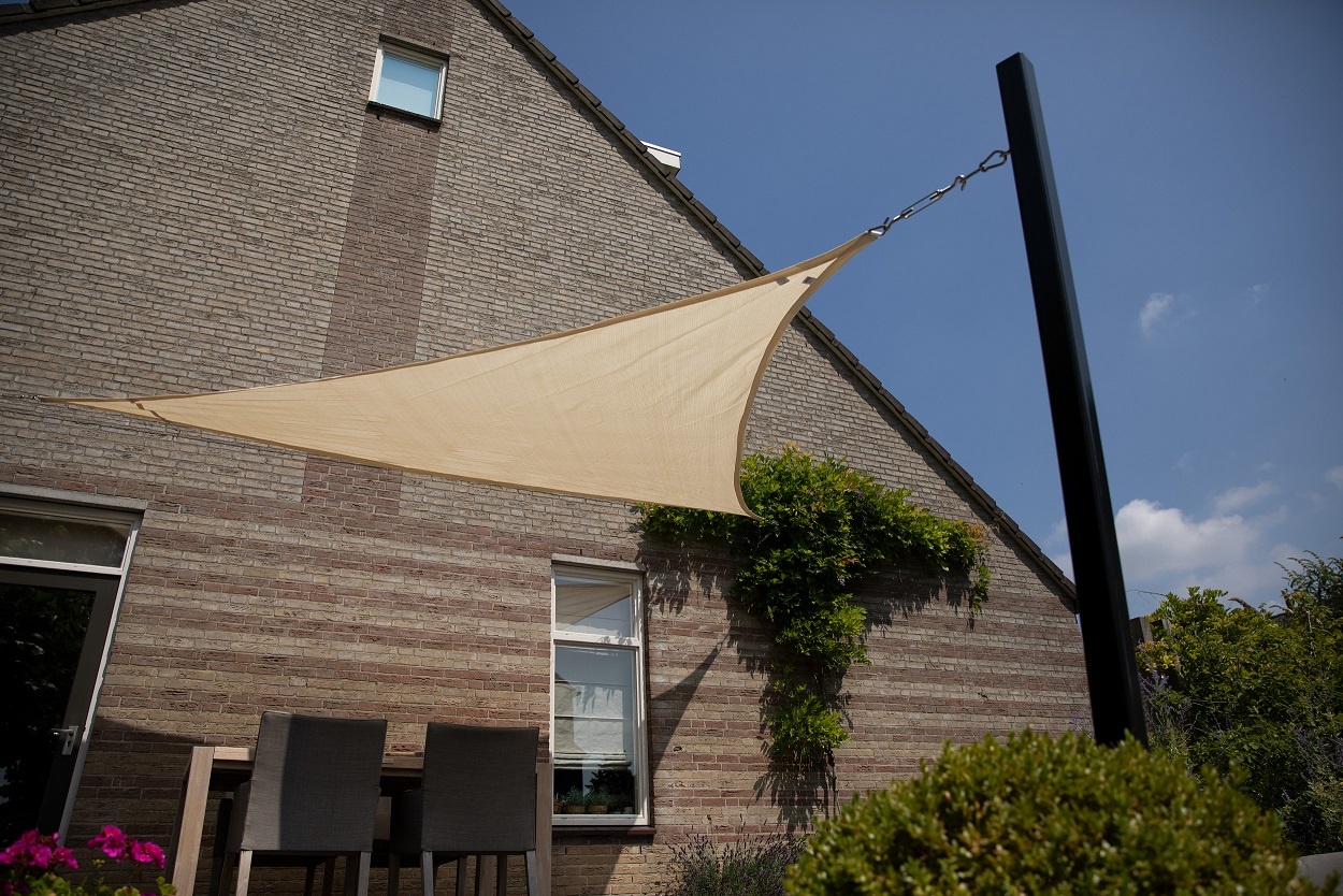 Prestatie Wafel Transparant Schaduwdoek NC outdoor Driehoek 500cm gebroken wit - Buitenplezier-Online