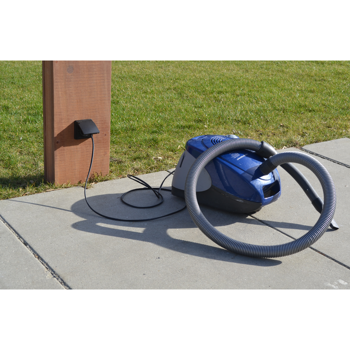 ChargeXpert Azobé standing pole for EV Charger with 220V wall socket