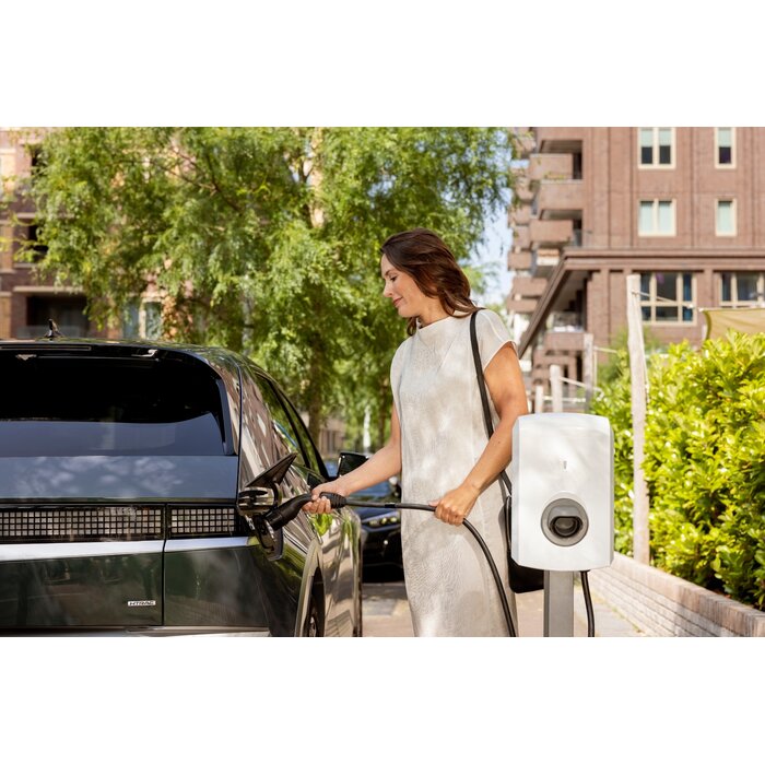 Alfen Alfen Eve Single S-line 11 kW - triphasé - 16A - Type 2 - 5 mètres  - borne de recharge