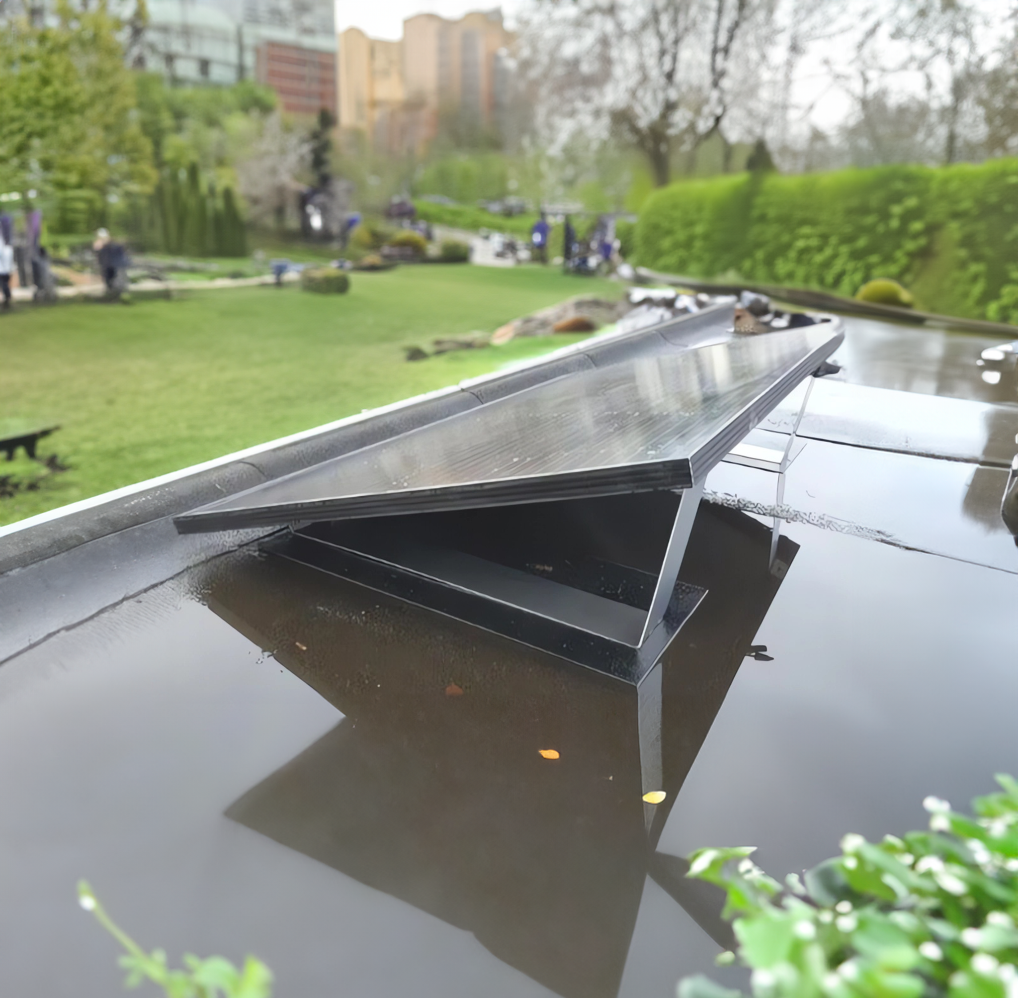 Zonnepaneel op plat dak