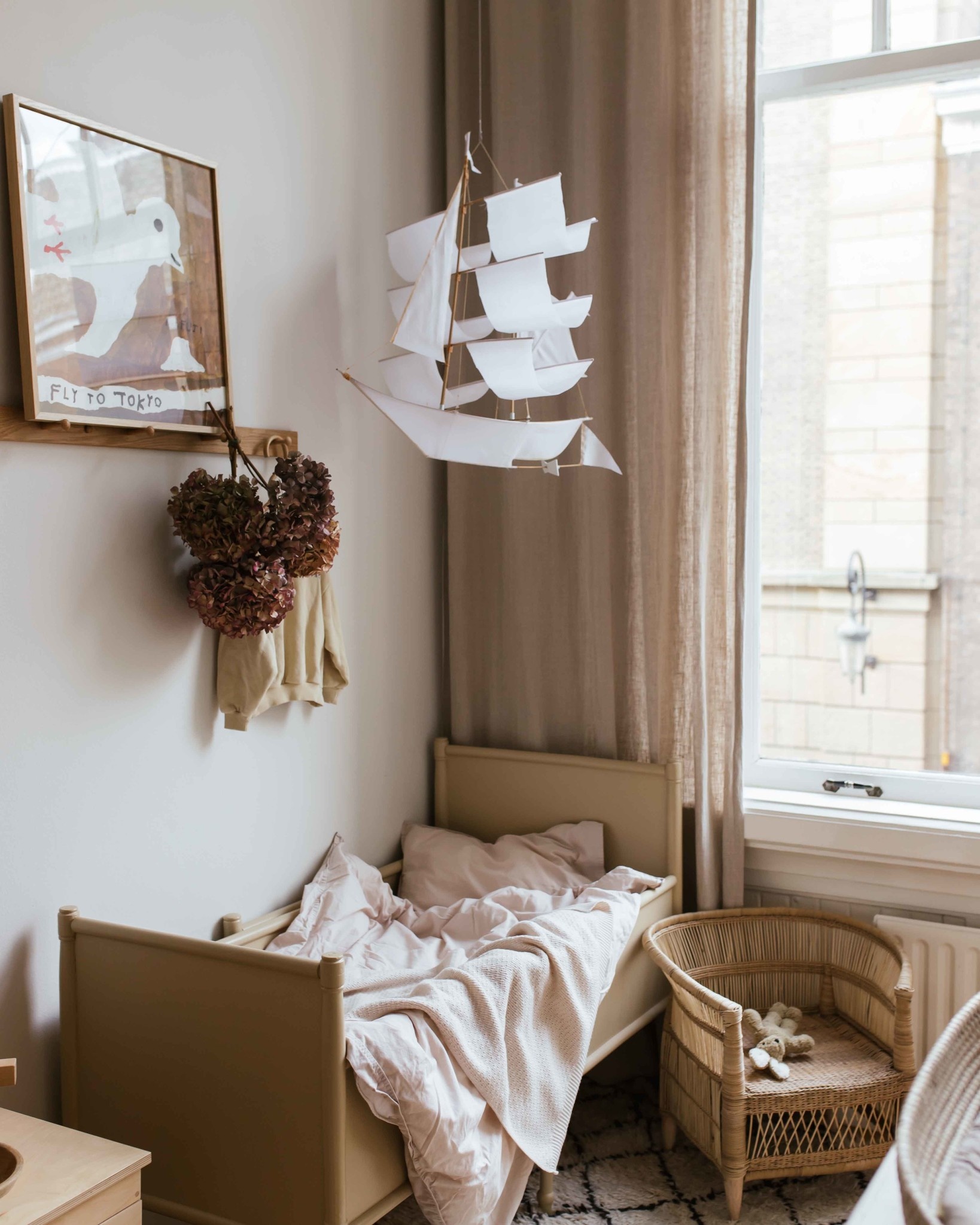 Haptic Lab Sailing ship kite white unique handmade kite! Ziloen