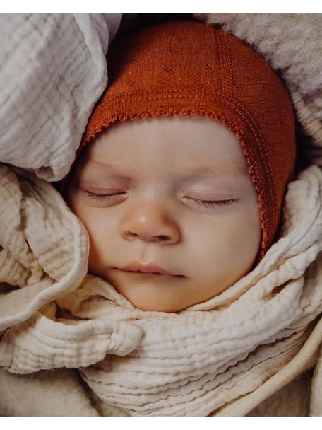 Unaduna Bonnet with press stud pointelle wool/silk - cameo rose