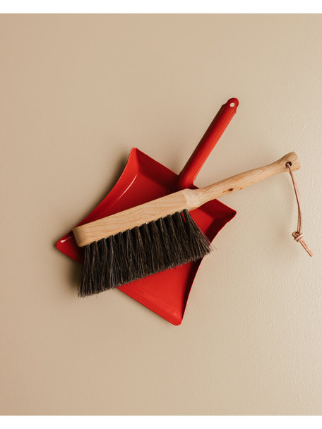 Hand Brush red