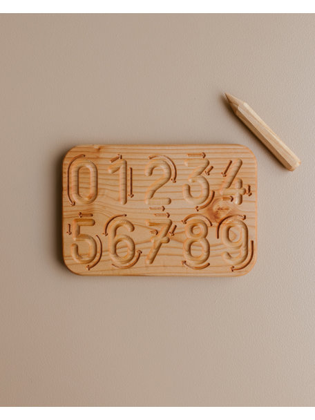 Spelenderwijs leren Wooden number tracing board