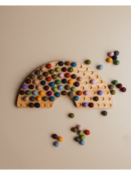 Spelenderwijs leren Wooden rainbow board with felt balls - autumn