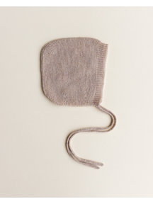 Hvid Newborn bonnet in merino wool - sand