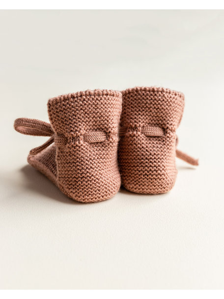 Hvid Fine knitted merino booties - terracotta