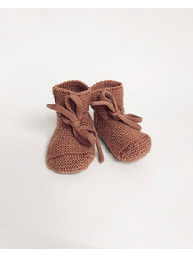 Hvid Fine knitted merino booties - brick