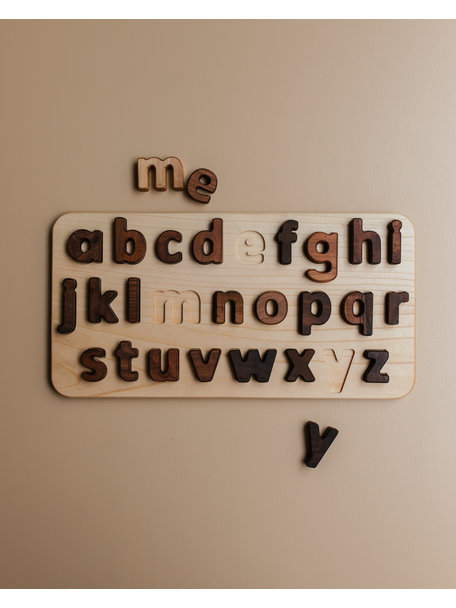 Spelenderwijs leren Walnut alphabet puzzle - lowercase