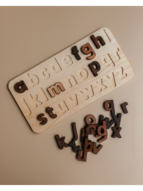 Spelenderwijs leren Walnut alphabet puzzle - lowercase