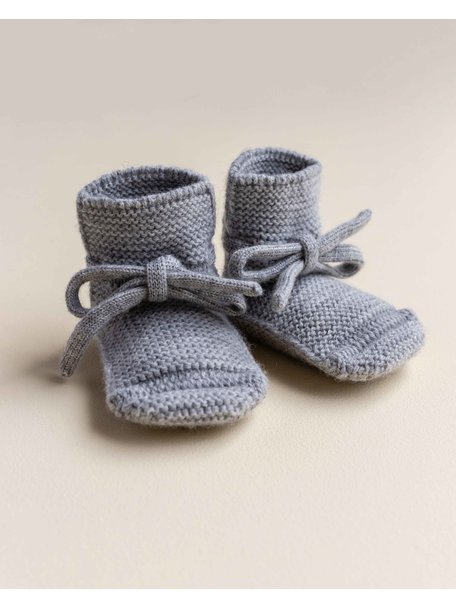 Hvid Fine knitted merino booties - grey melange