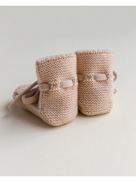 Hvid Fine knitted merino booties - apricot