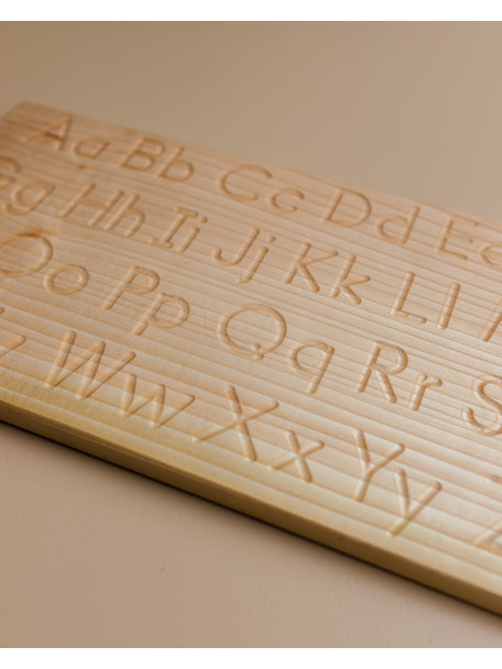 Spelenderwijs leren Wooden alphabet tracing board