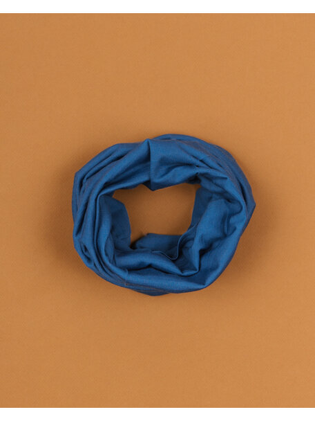 https://cdn.webshopapp.com/shops/294759/files/436235154/456x608x2/hocosa-wool-silk-loop-scarf-blue.jpg