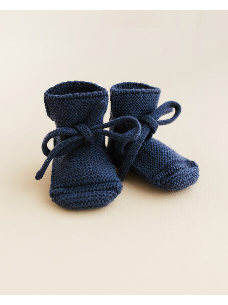 Hvid Fine knitted merino booties - blue