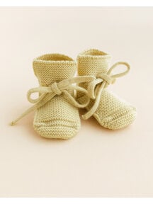 Hvid Fine knitted merino booties - light yellow