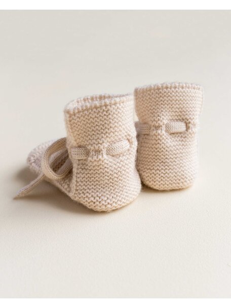 Hvid Fine knitted merino booties - cream