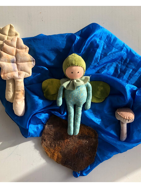 Studio Escargot Little dragonfly doll (limited edition) - blue