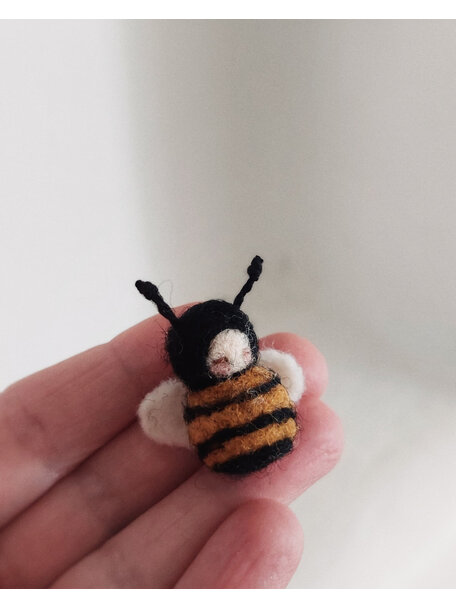 Studio Motane Walnut baby - bee