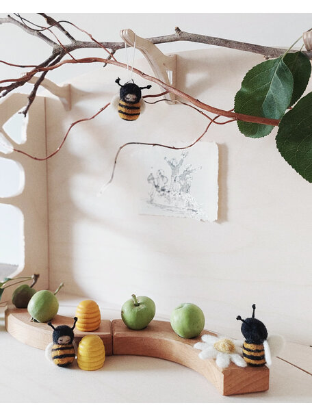 Studio Motane Walnut baby - bee