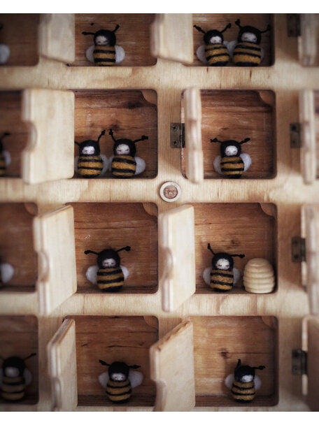 Studio Motane Walnut baby - bee