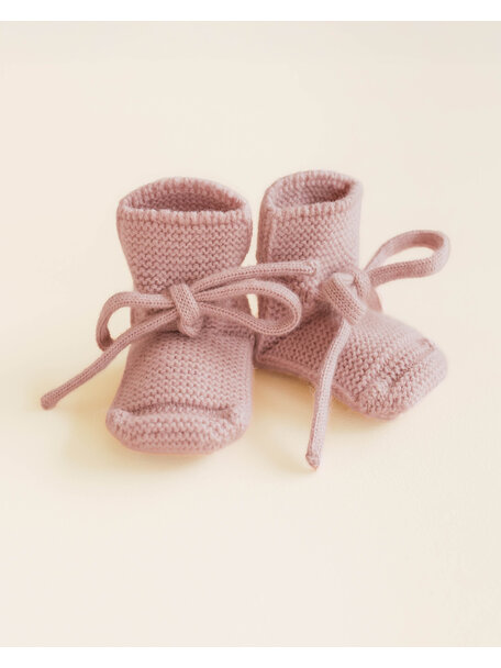Hvid Fine knitted merino booties - powder