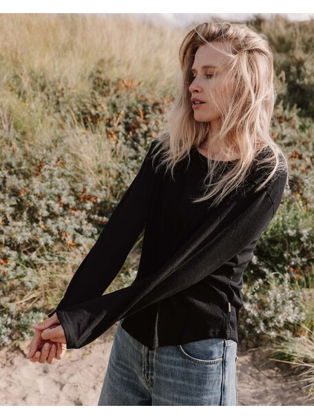 Unaduna Relaxed-fit longsleeve Mari rib pattern wool - black