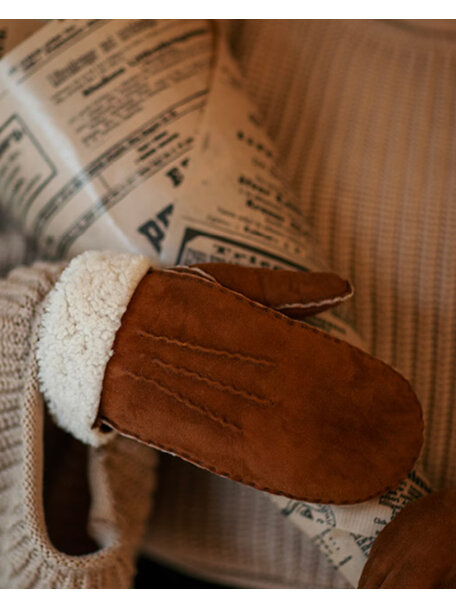 Shepherd Women's wool mittens Monika - chestnut