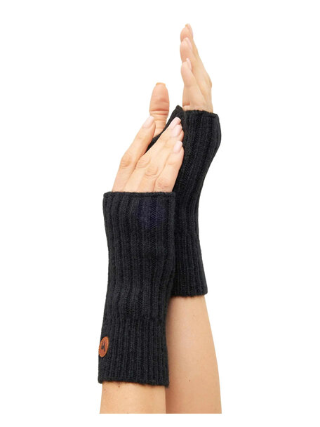 Apu Kuntur Wrist warmers from alpaca wool - black