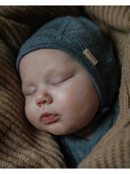 Unaduna Bonnet of wool with press stud rib  - nila