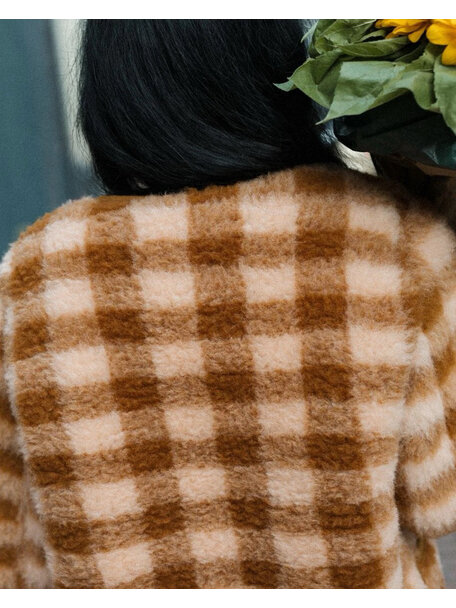 Alwero Women's woolen vest Koru - checkered apricot