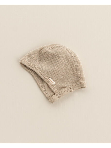 Unaduna Bonnet with press stud rib wool/silk - maca
