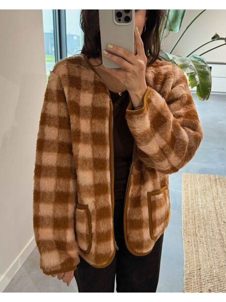 Alwero Women's woolen vest Koru - checkered apricot