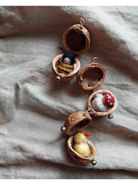 Studio Motane Walnut baby - chick