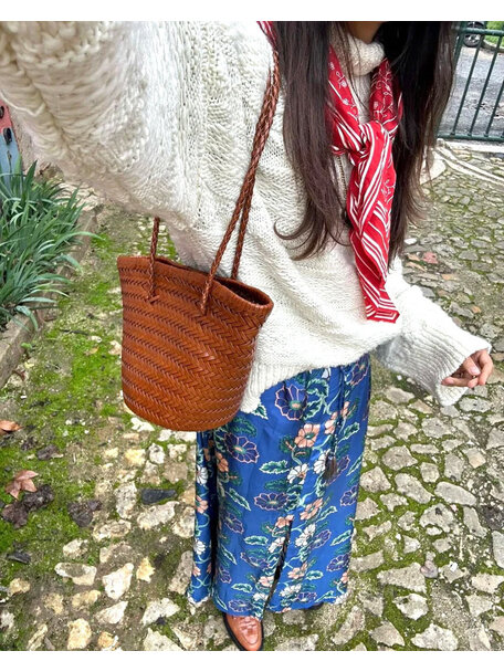 Sook Hand-woven leather bucket bag Carmel - caramel