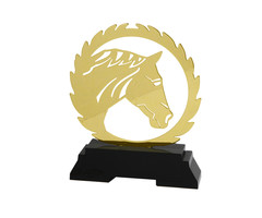 Metalen paardentrofee 15 × 18,5 cm
