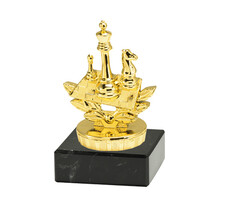 Schaak figuur op marmer