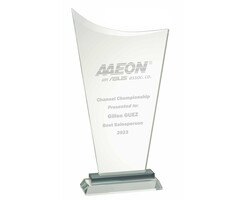 Glazen standaard met gebogen bovenzijde