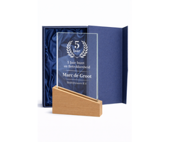 Glazen Award in Houten Voet – Personaliseerbaar met Gravure & Luxe Etui