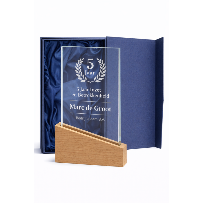 Glazen Award in Houten Voet – Personaliseerbaar met Gravure & Luxe Etui