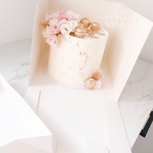 Boxes for tall and stacked cakes