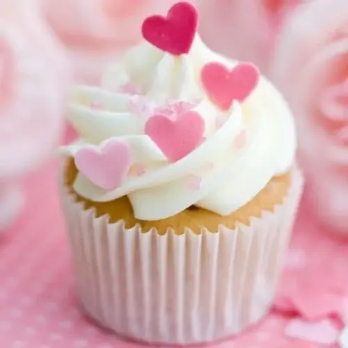 Schöne weiße Backförmchen für Cupcakes in Standardgröße (500 Stück)